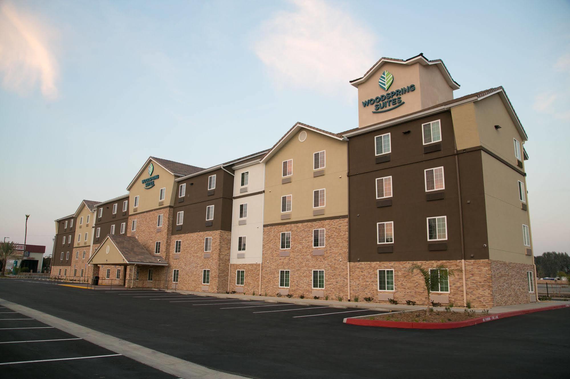 Woodspring Suites Bakersfield East מראה חיצוני תמונה