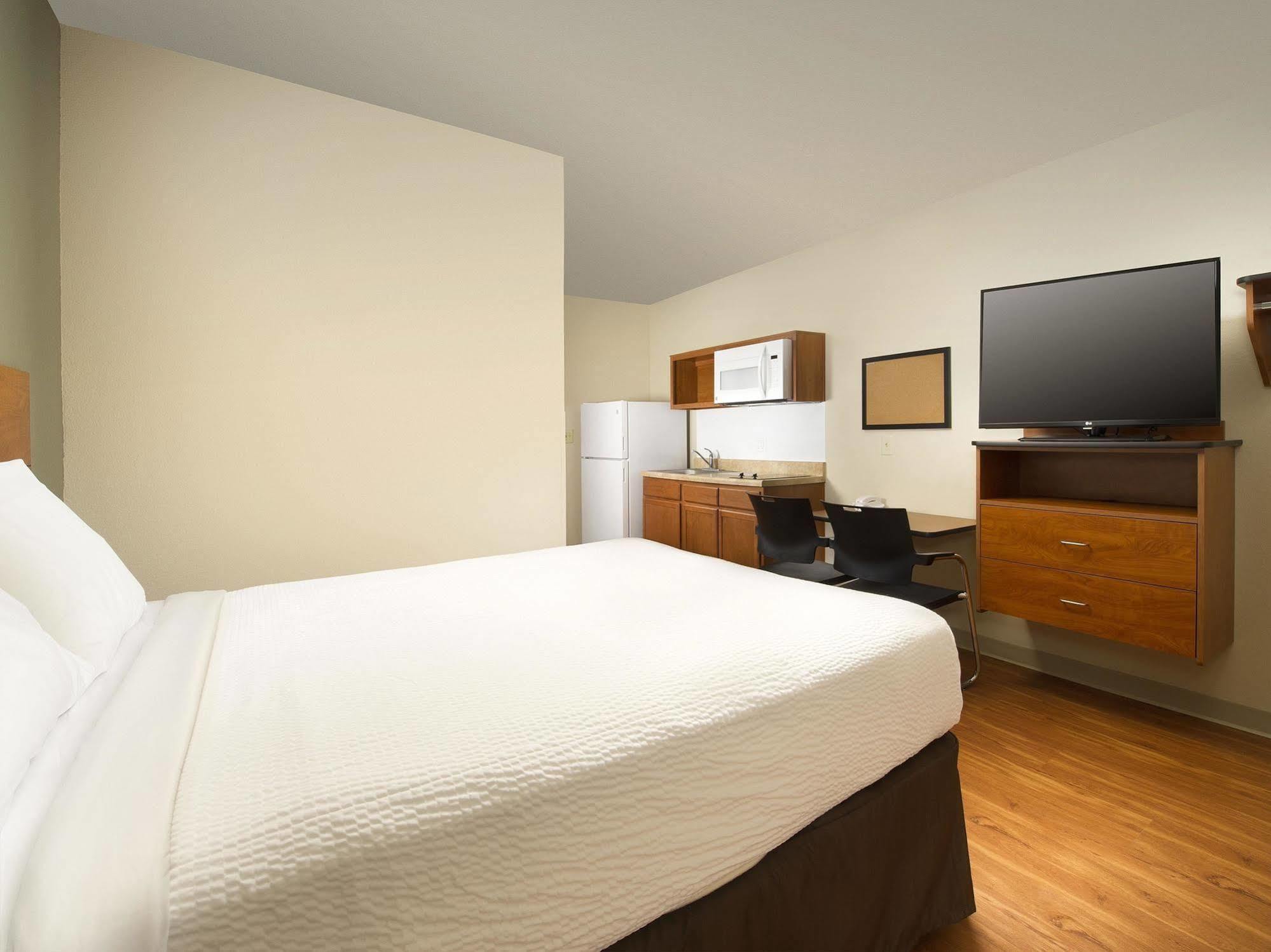 Woodspring Suites Bakersfield East מראה חיצוני תמונה