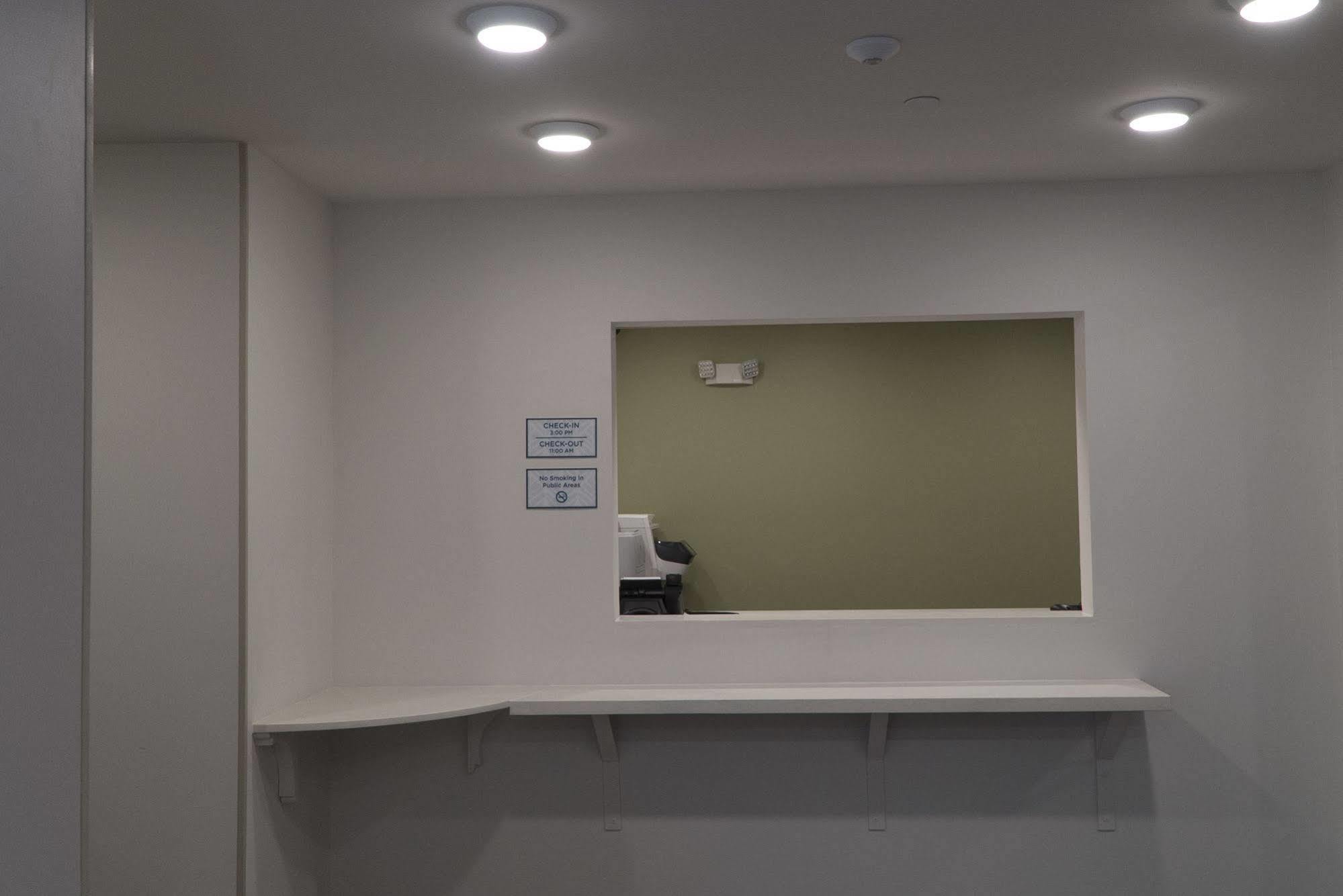 Woodspring Suites Bakersfield East מראה חיצוני תמונה